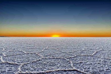 ウユニ塩湖　息をのむような３６０℃真っ白の大パノラマ！！８日間(乾季プラン）