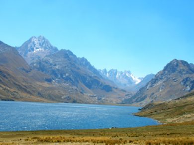 ペルー最高峰「ワスカラン」眺望！ワラス３泊４日トレッキングツアー